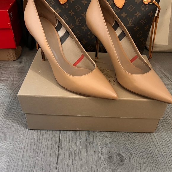 Burberry “Mawdesley” Tan Leather Heels - Picture 9 of 10